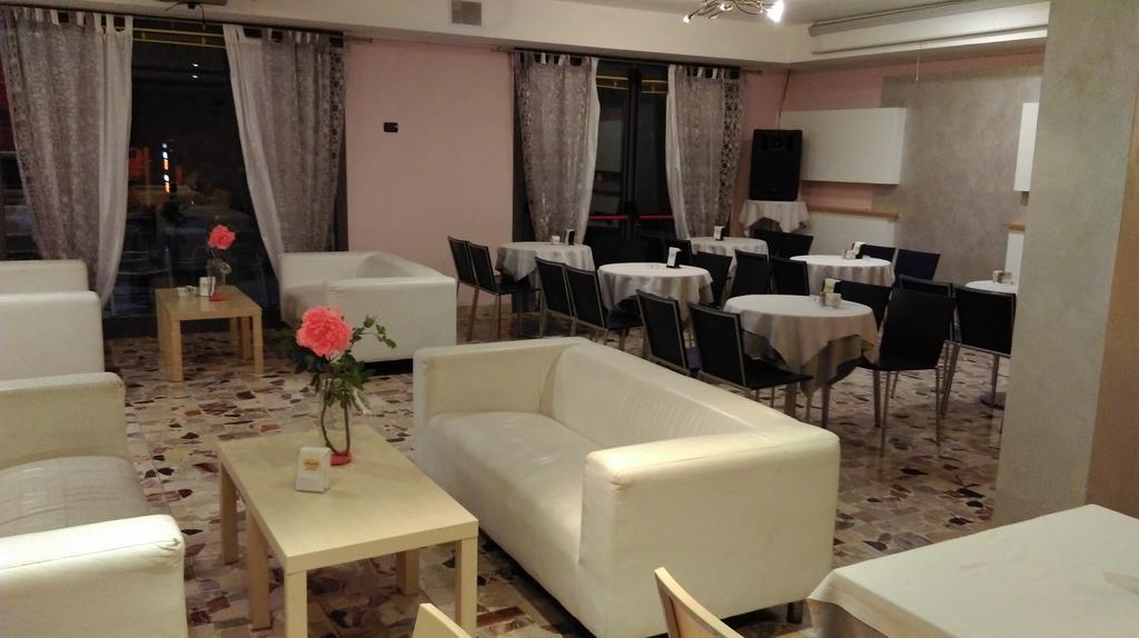 Hotel Flaminio Tavernelle Serrungarina Екстер'єр фото