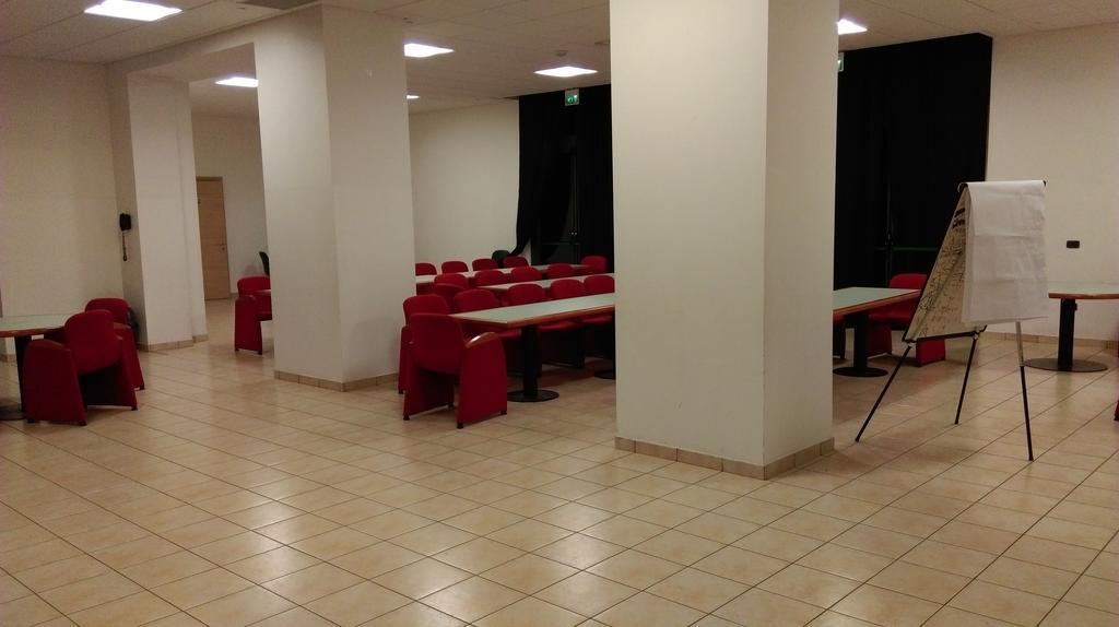 Hotel Flaminio Tavernelle Serrungarina Екстер'єр фото